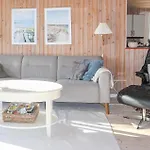 Three-bedroom In Glesborg