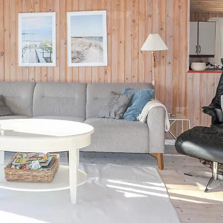 Three-bedroom In Glesborg