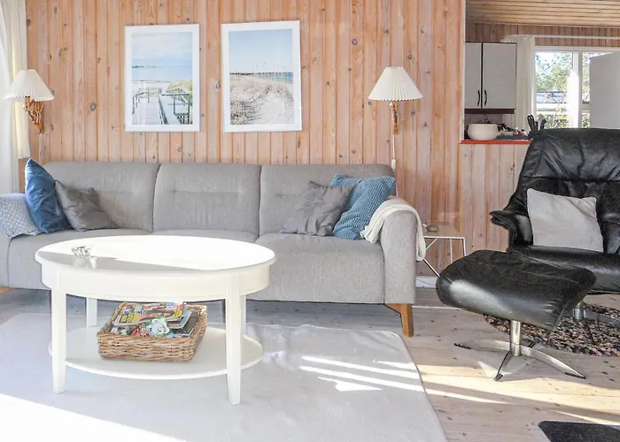 Three-bedroom In Glesborg